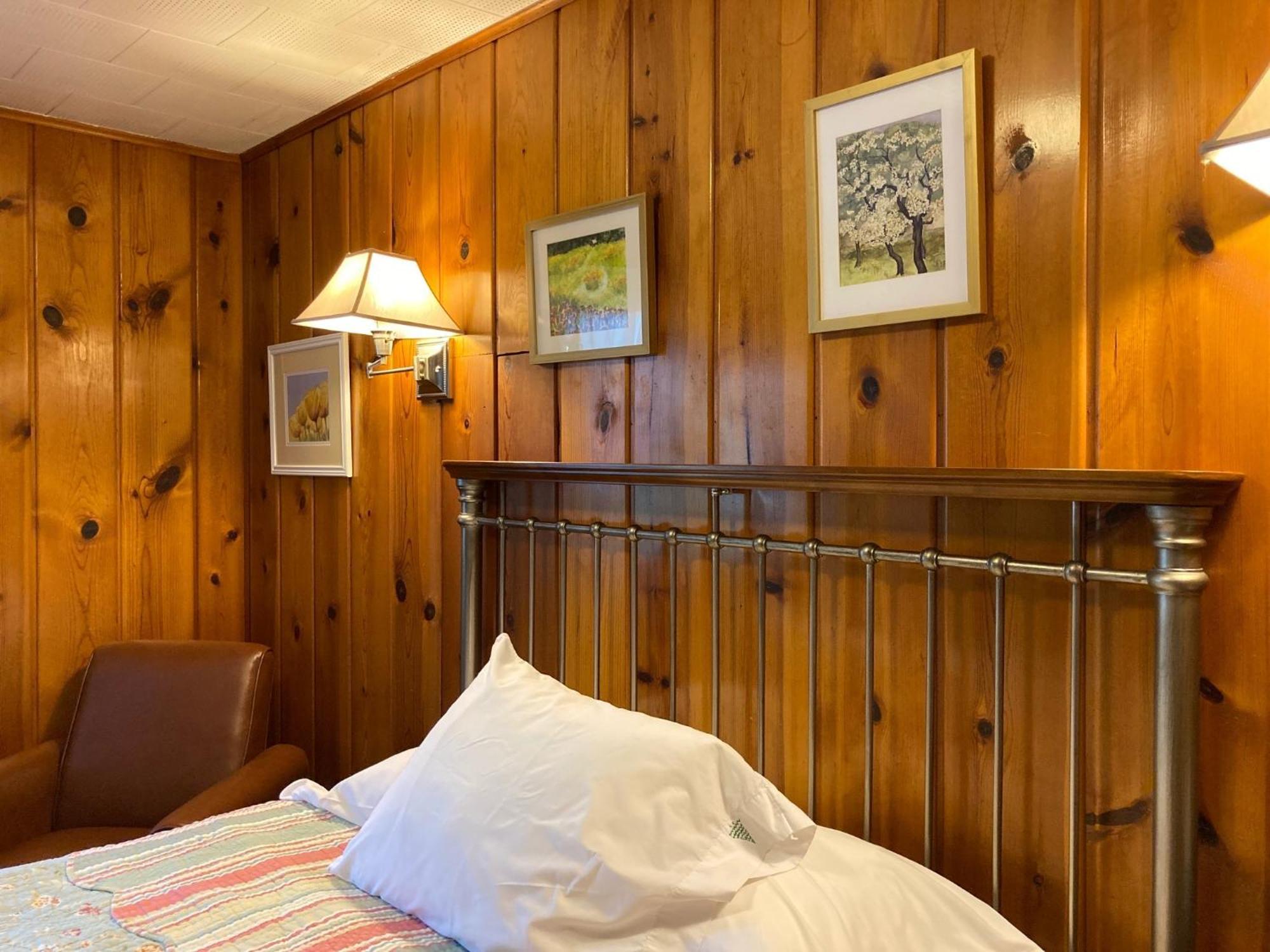 Blue Spruce Inn 2*